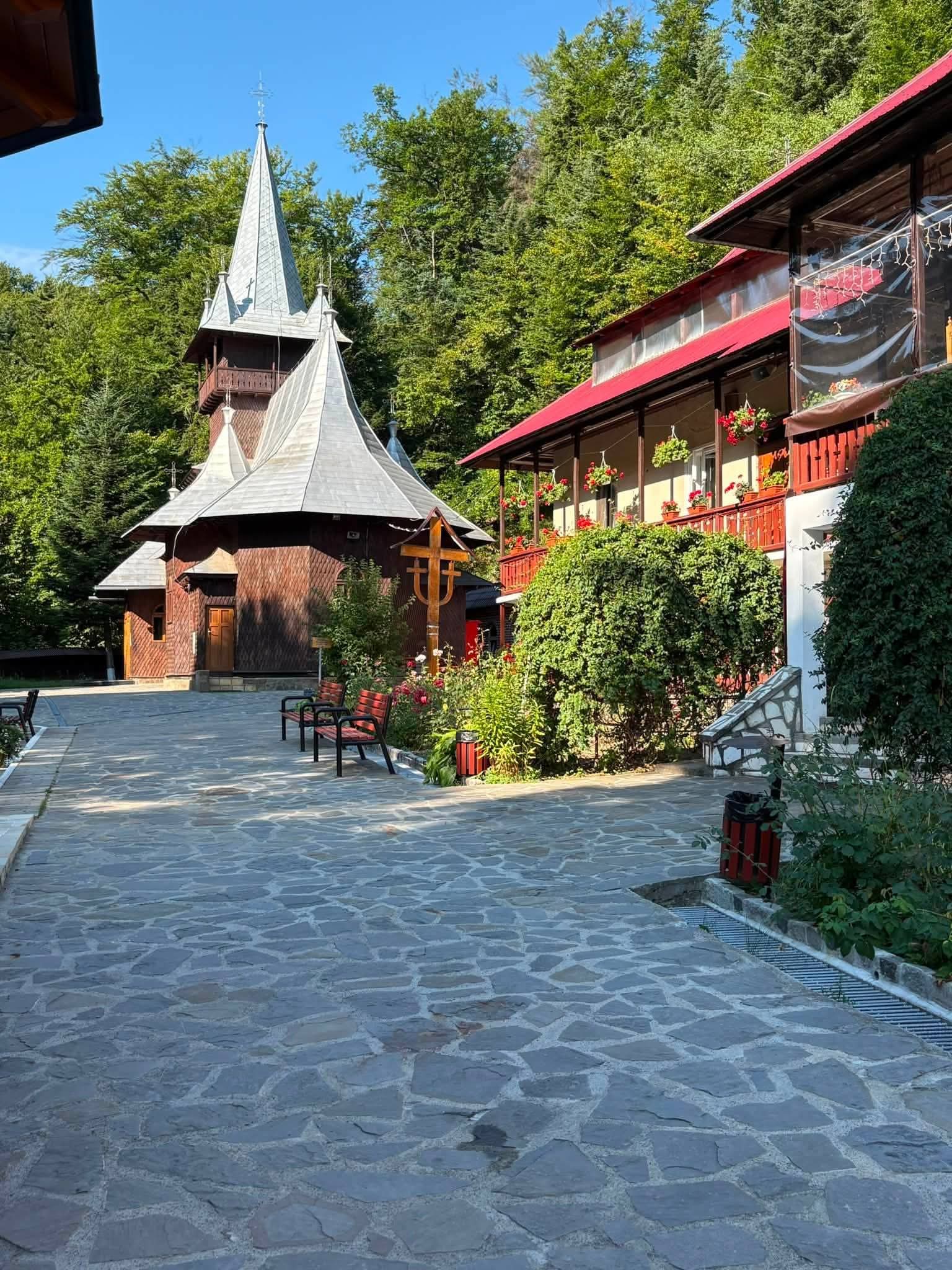 Mănăstirea „Înălțarea Sfintei Cruci” — fotografia 4