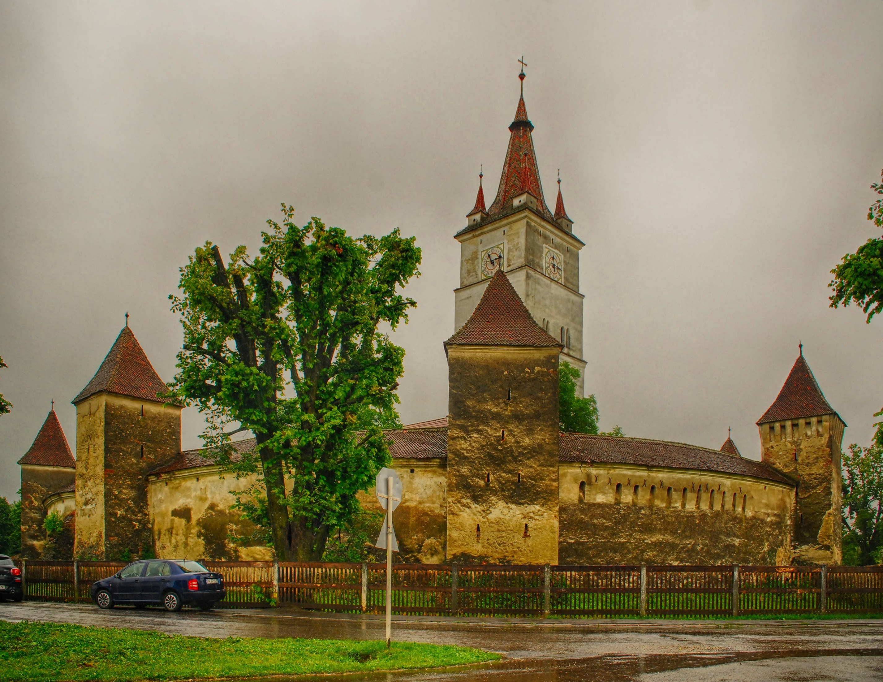 Biserica fortificată din Hărman