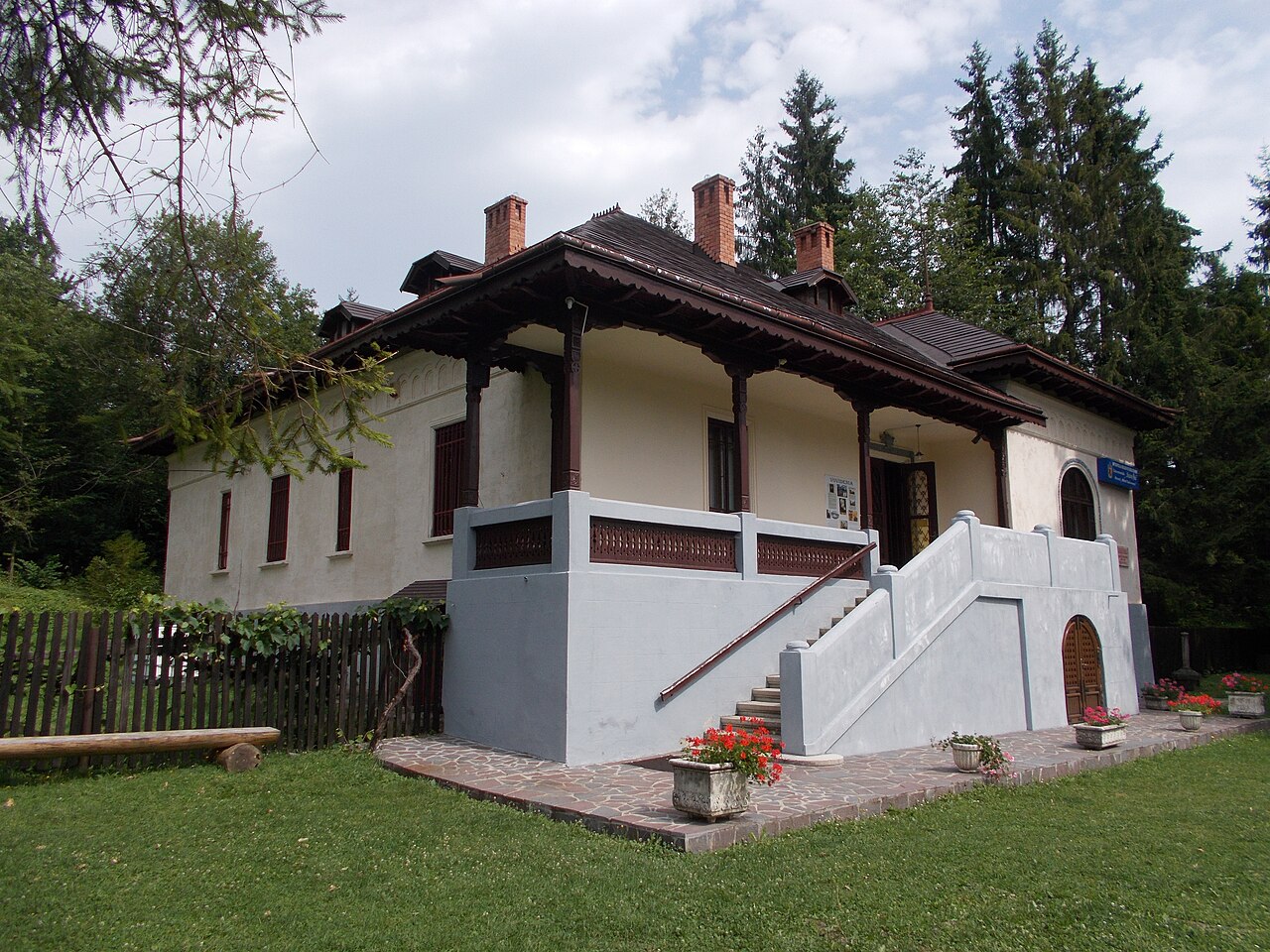 Muzeul „Mihail Sadoveanu” – Casa Memorială „Visarion Puiu”